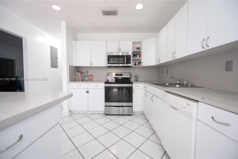 House in Homestead, Florida 3 bedrooms, 150.13 sq.m. № 1786913 - photo 5