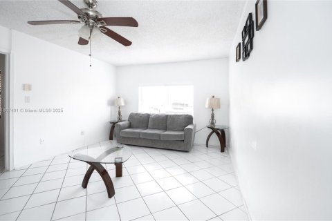 House in Homestead, Florida 3 bedrooms, 150.13 sq.m. № 1786913 - photo 11