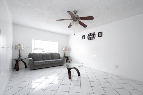 House in Homestead, Florida 3 bedrooms, 150.13 sq.m. № 1786913 - photo 9