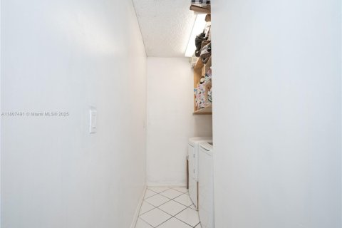House in Homestead, Florida 3 bedrooms, 150.13 sq.m. № 1786913 - photo 29