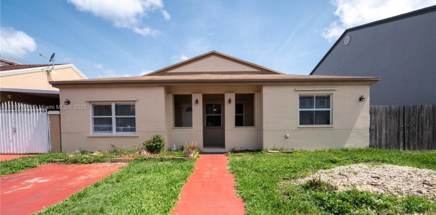 House in Homestead, Florida 3 bedrooms, 150.13 sq.m. № 1786913