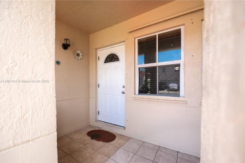 House in Homestead, Florida 3 bedrooms, 150.13 sq.m. № 1786913 - photo 2