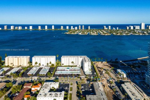 Copropriété à vendre à Lake Park, Floride: 2 chambres, 126.63 m2 № 1977335 - photo 10