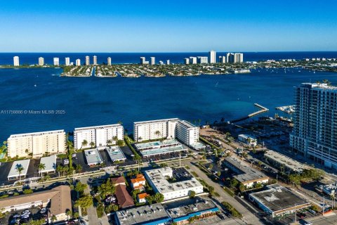 Copropriété à vendre à Lake Park, Floride: 2 chambres, 126.63 m2 № 1977335 - photo 11