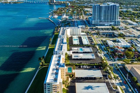 Copropriété à vendre à Lake Park, Floride: 2 chambres, 126.63 m2 № 1977335 - photo 15