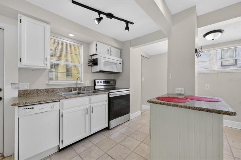 Villa ou maison à vendre à Mount Dora, Floride: 3 chambres, 115.57 m2 № 2304681 - photo 12