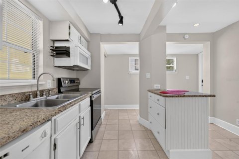 Villa ou maison à vendre à Mount Dora, Floride: 3 chambres, 115.57 m2 № 2304681 - photo 10