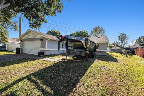 House in Oldsmar, Florida 3 bedrooms, 118.36 sq.m. № 2206948 - photo 2