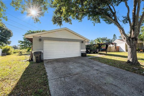House in Oldsmar, Florida 3 bedrooms, 118.36 sq.m. № 2206948 - photo 3