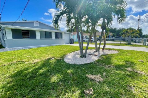 House in West Palm Beach, Florida 2 bedrooms, 71.35 sq.m. № 1775969 - photo 2