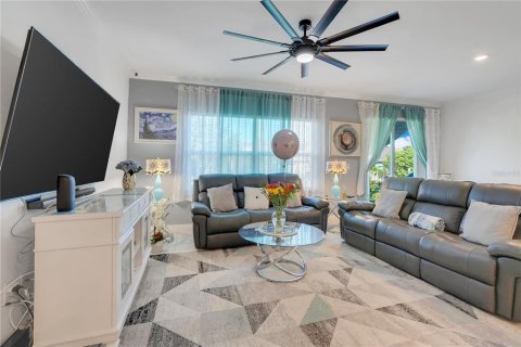 House in Apopka, Florida 3 bedrooms, 189.8 sq.m. № 2422771 - photo 10