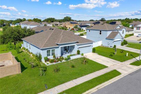 House in Apopka, Florida 3 bedrooms, 189.8 sq.m. № 2422771 - photo 4