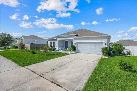 House in Apopka, Florida 3 bedrooms, 189.8 sq.m. № 2422771 - photo 2