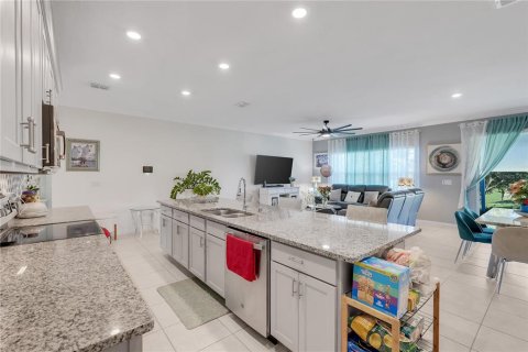 House in Apopka, Florida 3 bedrooms, 189.8 sq.m. № 2422771 - photo 17