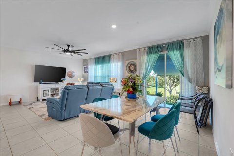 House in Apopka, Florida 3 bedrooms, 189.8 sq.m. № 2422771 - photo 15