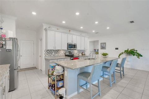 House in Apopka, Florida 3 bedrooms, 189.8 sq.m. № 2422771 - photo 18
