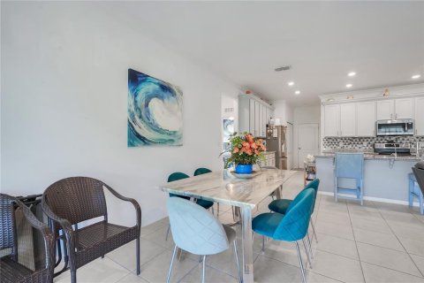House in Apopka, Florida 3 bedrooms, 189.8 sq.m. № 2422771 - photo 16