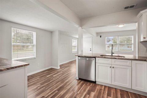 Casa en alquiler en Saint Petersburg, Florida, 2 dormitorios, 73.21 m2 № 2148932 - foto 8