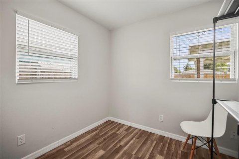 Casa en alquiler en Saint Petersburg, Florida, 2 dormitorios, 73.21 m2 № 2148932 - foto 13