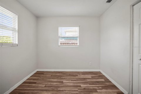 Casa en alquiler en Saint Petersburg, Florida, 2 dormitorios, 73.21 m2 № 2148932 - foto 18