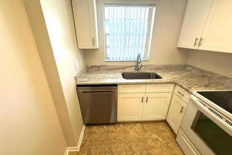 Condo in Venice, Florida, 1 bedroom № 2100231 - photo 13
