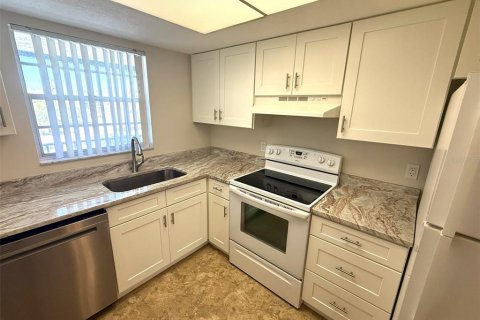 Condo in Venice, Florida, 1 bedroom № 2100231 - photo 12