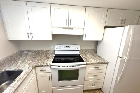 Condo in Venice, Florida, 1 bedroom № 2100231 - photo 9