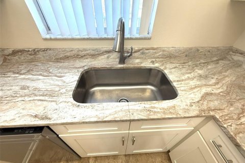 Condo in Venice, Florida, 1 bedroom № 2100231 - photo 11