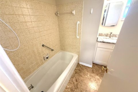 Condo in Venice, Florida, 1 bedroom № 2100231 - photo 16