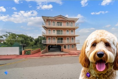 Condo in Surfside, Florida, 3 bedrooms  № 1954264 - photo 1