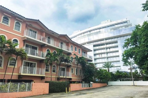 Condo in Surfside, Florida, 3 bedrooms  № 1954264 - photo 2