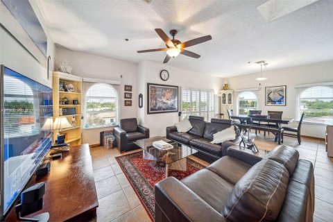 Condo in Surfside, Florida, 3 bedrooms  № 1954264 - photo 5
