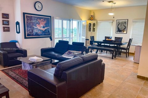 Condo in Surfside, Florida, 3 bedrooms  № 1954264 - photo 10