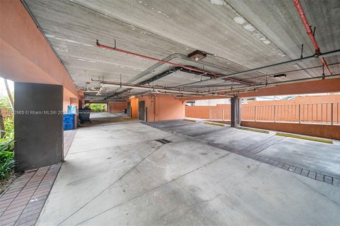 Condo in Surfside, Florida, 3 bedrooms  № 1954264 - photo 26