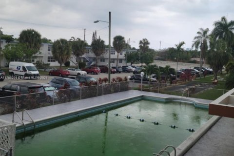 Condo in North Miami Beach, Florida, 2 bedrooms  № 1587016 - photo 8