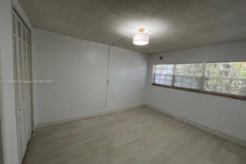 Condo in North Miami Beach, Florida, 2 bedrooms  № 1587016 - photo 18
