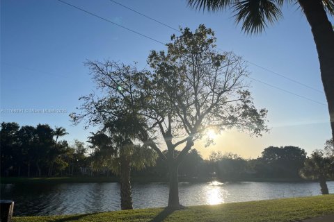 Condo in North Miami Beach, Florida, 2 bedrooms  № 1587016 - photo 22