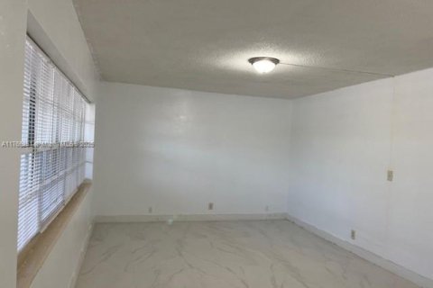 Condo in North Miami Beach, Florida, 2 bedrooms  № 1587016 - photo 21