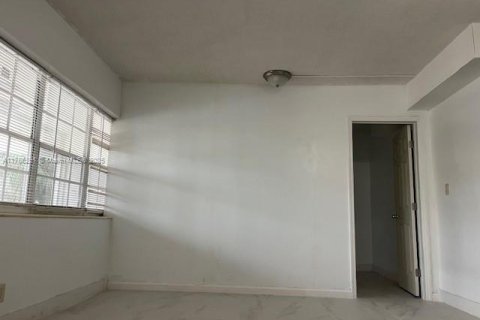 Condo in North Miami Beach, Florida, 2 bedrooms  № 1587016 - photo 23