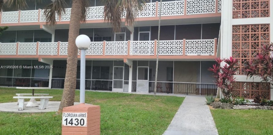 Condo à North Miami Beach, Floride, 2 chambres № 1587016