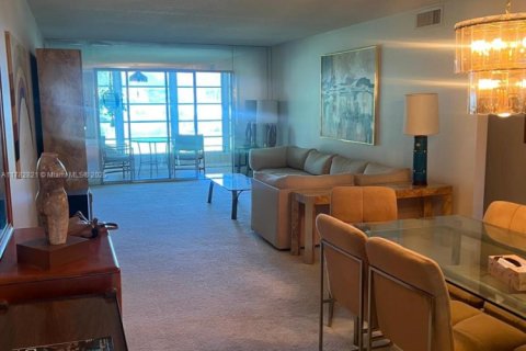 Condo in Coconut Creek, Florida, 2 bedrooms № 1964901 - photo 6
