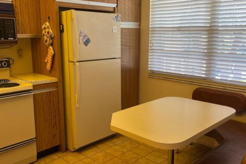 Condo in Coconut Creek, Florida, 2 bedrooms № 1964901 - photo 8