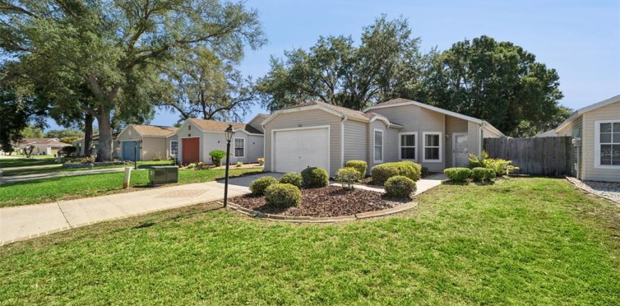 Villa ou maison à Leesburg, Floride 2 chambres, 119.75 m2 № 2148804