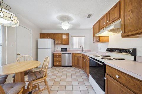 Villa ou maison à vendre à Leesburg, Floride: 2 chambres, 119.75 m2 № 2148804 - photo 3