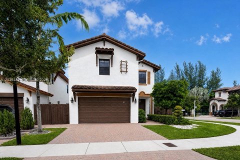 Villa ou maison à Doral, Floride 4 chambres, 246.19 m2 № 2087599