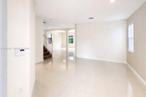 Villa ou maison à louer à Doral, Floride: 4 chambres, 246.19 m2 № 2087599 - photo 6