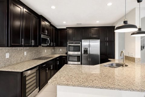 Villa ou maison à louer à Doral, Floride: 4 chambres, 246.19 m2 № 2087599 - photo 13