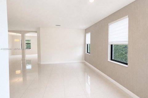 Villa ou maison à louer à Doral, Floride: 4 chambres, 246.19 m2 № 2087599 - photo 7