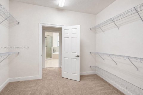 Villa ou maison à louer à Doral, Floride: 4 chambres, 246.19 m2 № 2087599 - photo 24