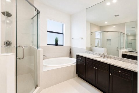 Villa ou maison à louer à Doral, Floride: 4 chambres, 246.19 m2 № 2087599 - photo 23